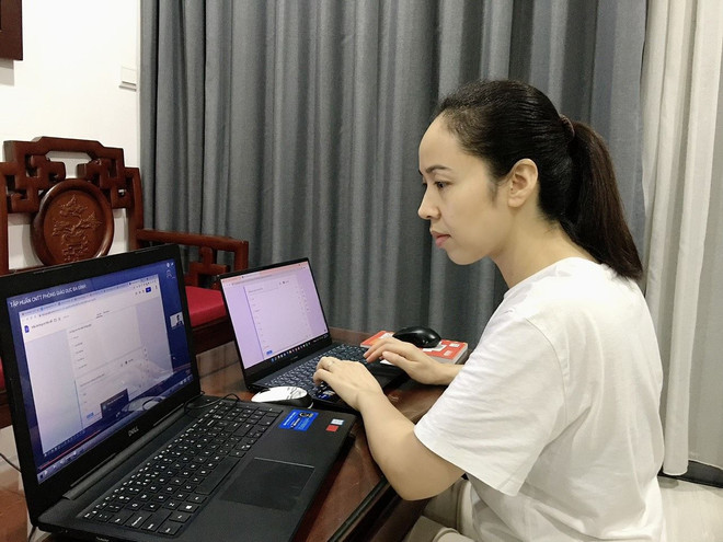 Theo lãnh đạo Vụ Giáo dục Đại học, ngành nào cũng đòi hỏi mỗi cá nhân phải tự học hỏi không ngừng để phát triển bản thân. Trong ảnh, một giáo viên của Hà Nội đang học bồi dưỡng nghiệp vụ. (Ảnh: PV/Vietnam) Vụ trưởng Vụ Giáo dục Đại học chia sẻ bí quyết lựa chọn ngành nghề ảnh 4