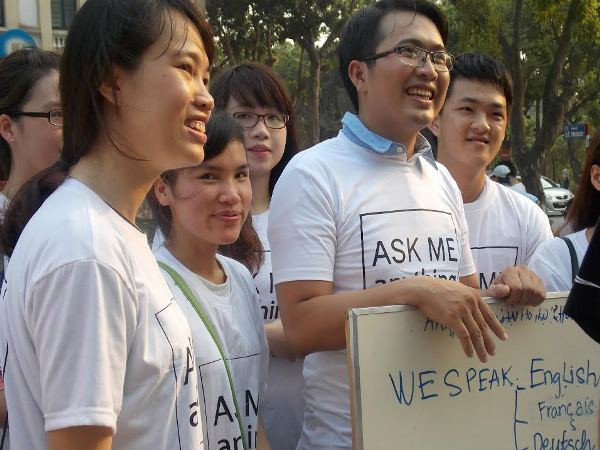 Học giao tiếp ngoại ngữ miễn phí với sân chơi "Ask me anything" ảnh 1