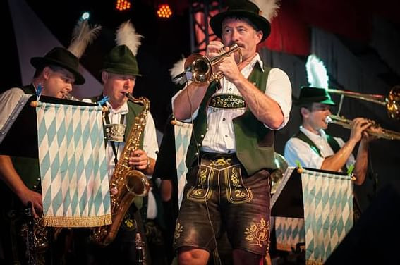 Lễ hội Oktoberfest Vietnam: Hiểu văn hóa Đức qua ẩm thực và âm nhạc ảnh 1