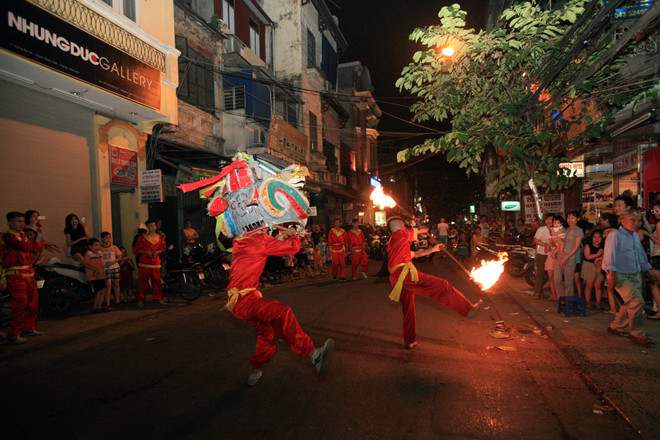 Tết Trung Thu: Tìm về đồ chơi cổ truyền, mâm cỗ ‘ăn ốc trông Trăng' ảnh 4