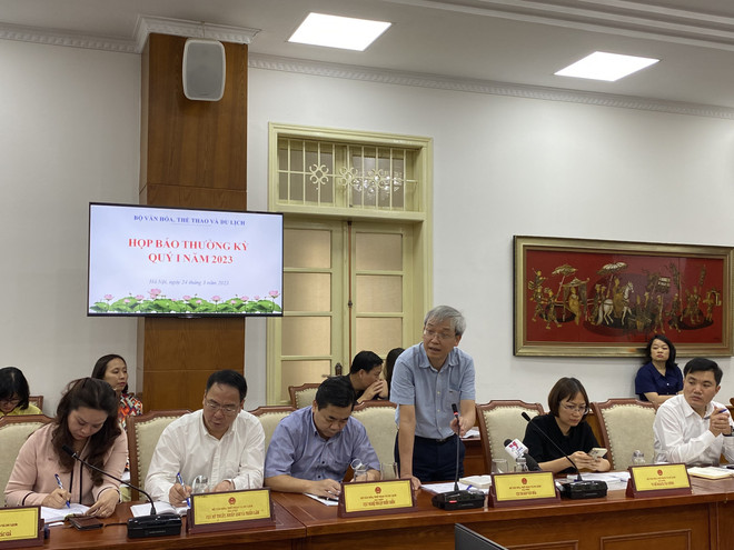 Ông Trần Đình Thành, Phó Cục trưởng Cục Di sản văn hóa trả lời tại họp báo. (Ảnh: Minh Thu/Vietnam+) Cục Di sản văn hóa: Sẽ sớm có kết quả hồi hương ấn 'Hoàng đế chi bảo' ảnh 2