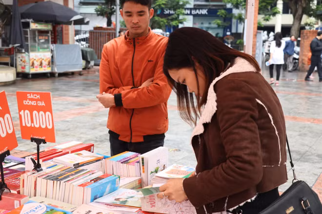 Xuất bản phẩm lậu ngày càng phức tạp và tinh vi ảnh 1