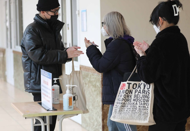 Trường đổi lịch học vì COVID-19, sinh viên tiến thoái lưỡng nan ảnh 1