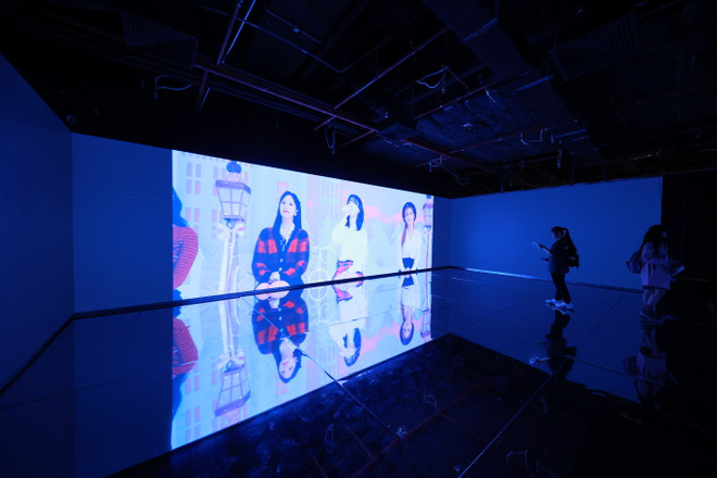 Khám phá kho ảnh của 9 nhóm nhạc K-Pop tại triển lãm ở Hà Nội ảnh 7