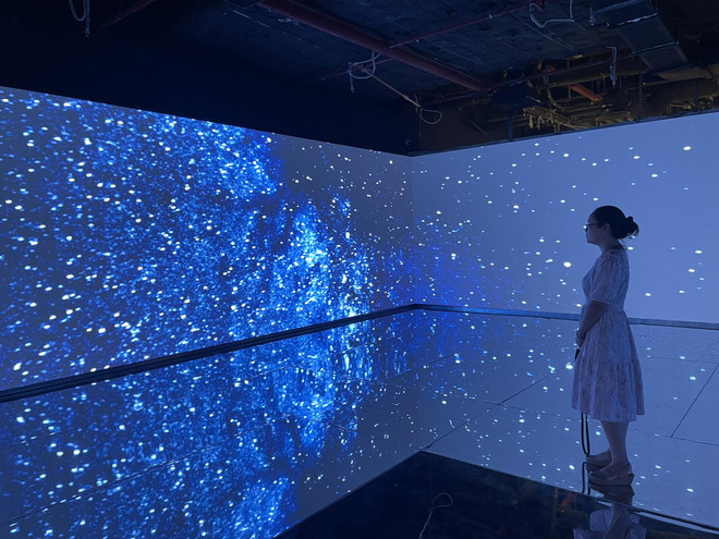 Khám phá kho ảnh của 9 nhóm nhạc K-Pop tại triển lãm ở Hà Nội ảnh 5