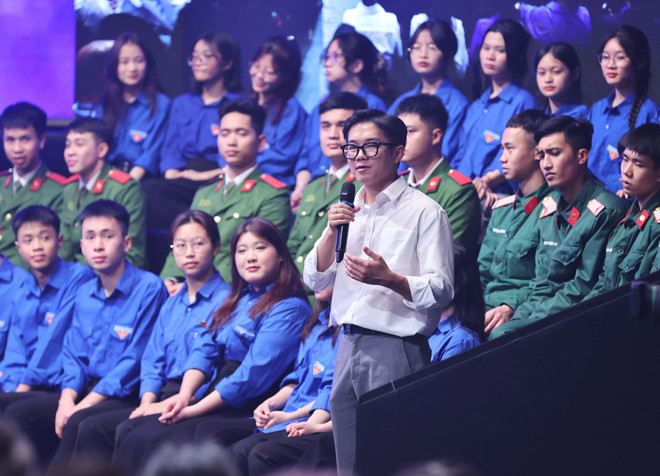 Diễn đàn đã nhận được rất nhiều câu hỏi từ các đoàn viên, thanh niên. (Ảnh: Minh Đức/TTXVN) doan 3.jpg
