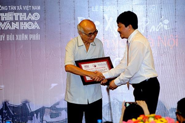 Giải thưởng Vì tình yêu Hà Nội xướng tên “ông Tây dọn rác” ảnh 5