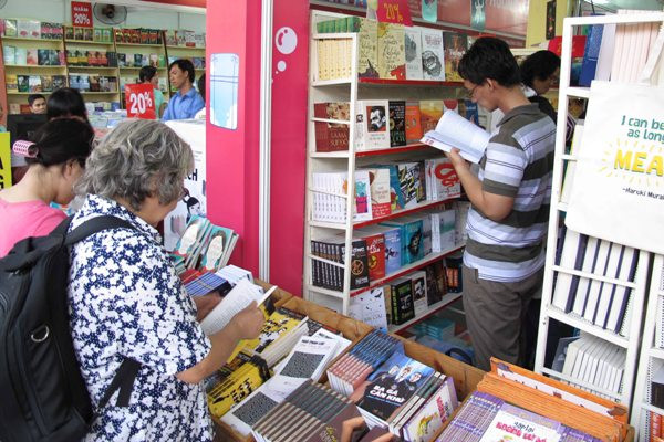 Sách về Sài Gòn đứng đầu top 5 ấn phẩm bán chạy trong tháng Tư ảnh 1