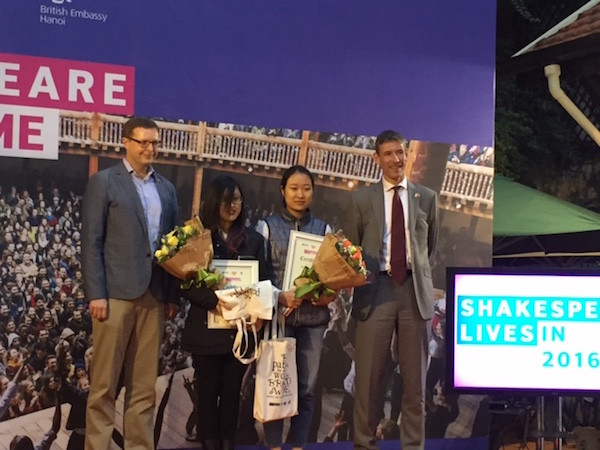 Đại sứ Anh bất ngờ về khả năng viết bài luận của giới trẻ Việt Nam ảnh 2