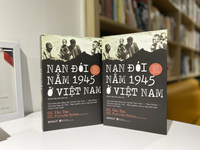 Cuốn sách dày hơn 700 trang, giá bìa 399.000 đồng. (Ảnh: Omega Plus) Nhìn lại nạn đói năm 1945 qua nghiên cứu của hai học giả Việt-Nhật ảnh 1