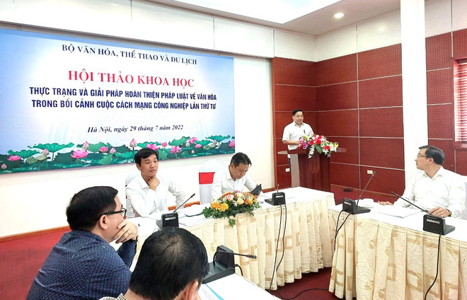 Ông Trần Hướng Dương, Phó Cục trưởng Cục Nghệ thuật biểu diễn phát biểu trong hội thảo. (Ảnh: Minh Thu/Vietnam+) Công nghệ 4.0 đặt ra những thách thức mới cho các nhà quản lý văn hóa ảnh 1
