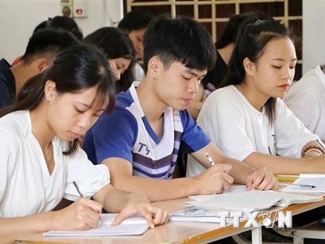 Miễn học phí, hỗ trợ học sinh vượt qua khó khăn vì đại dịch COVID-19 ảnh 1