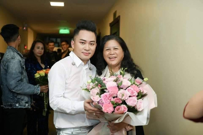 Ca sỹ Tùng Dương: 'Có ba người phụ nữ làm nên sự nghiệp của tôi' ảnh 2