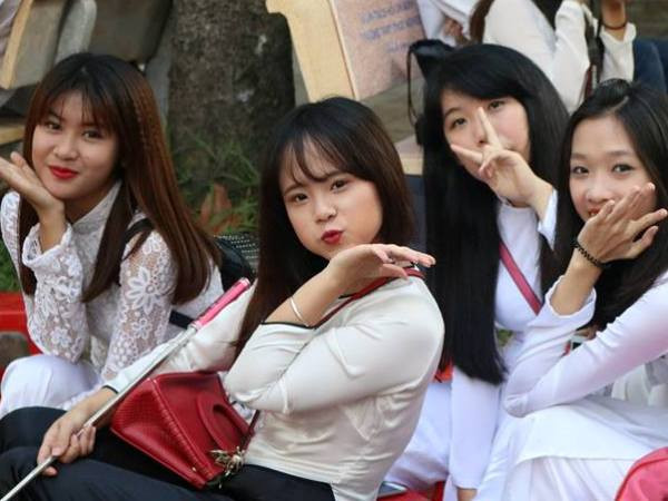 Và 20/11 còn là ngày hội của cả những học trò. (Ảnh: CTV/Vietnam+) Thầy và trò rạng rỡ trong Ngày hiến chương các Nhà giáo Việt Nam ảnh 10