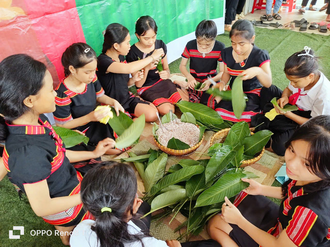 HĐNK trải nghiệm gói bánh ốc.jpg