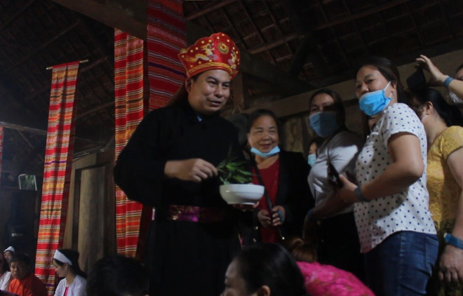 Hiểu về ‘Mo’ qua tái hiện nghi Lễ mát nhà của người Mường ảnh 1