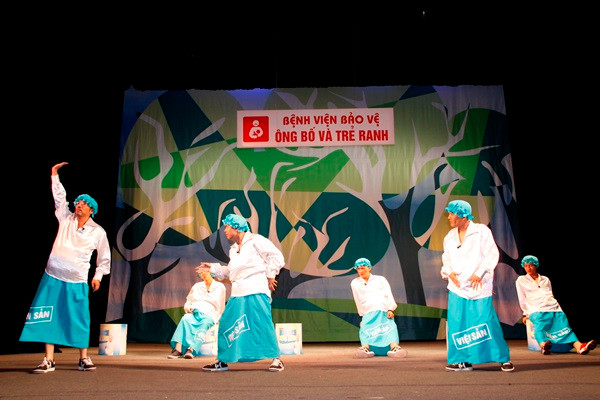 “Đàn ông cũng khóc” cho ngày của một nửa thế giới 8/3 ảnh 1