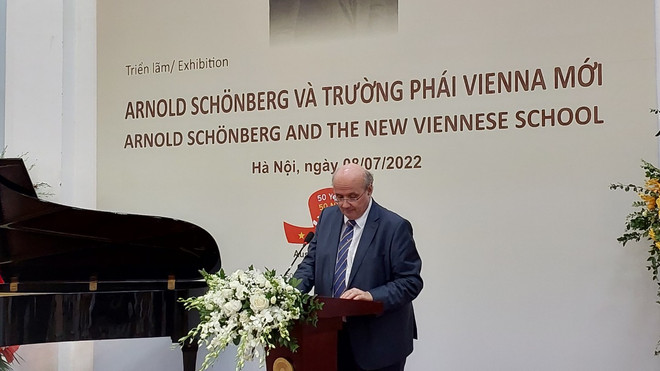 Ông Hans-Peter Glanzer, Đại sứ Cộng hòa Áo tại Việt Nam. (Ảnh: Minh Thu/Vietnam+) Tìm hiểu về nhà soạn nhạc người Áo qua triển lãm tại Thư viện Quốc gia ảnh 2