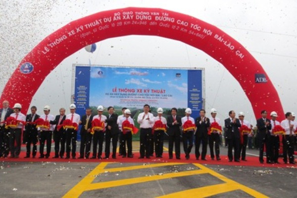 Đi từ Hà Nội tới Đền Hùng chỉ mất hơn một giờ đồng hồ ảnh 1