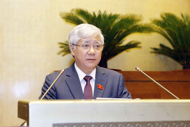 Chủ tịch Uỷ ban Trung ương Mặt trận Tổ quốc Việt Nam Đỗ Văn Chiến trình bày Báo cáo tổng hợp ý kiến, kiến nghị của cử tri và Nhân dân gửi đến kỳ họp thứ nhất, Quốc hội khóa XV. (Ảnh: Doãn Tấn/TTXVN) Cử tri bày tỏ nhiều băn khoăn về đời sống do hậu quả của COVID-19 ảnh 1