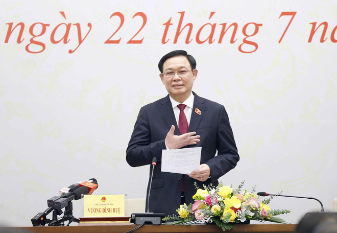 Chủ tịch Quốc hội Vương Đình Huệ trả lời các câu hỏi của phóng viên báo chí. (Ảnh: Doãn Tấn/TTXVN) Chủ tịch Vương Đình Huệ đặt ra mục tiêu đổi mới hoạt động của Quốc hội ảnh 2