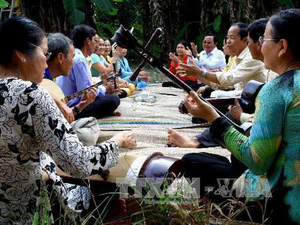Biểu diễn Đờn ca tài tử (Ảnh: TTXVN) Lần đầu tiên tổ chức Festival Đờn ca tài tử quốc gia ảnh 1