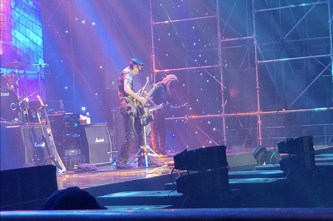 Nghệ sỹ guitar Steve Vai cảm ơn khán giả Việt vì đêm diễn đầy cảm xúc ảnh 2