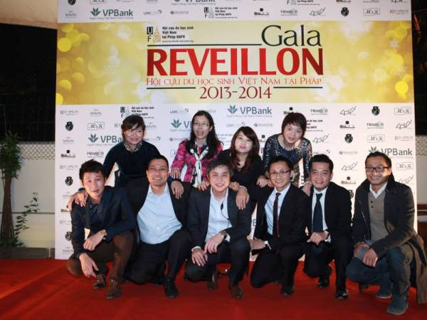 Mỹ Linh góp mặt trong gala "vườn xuân" của cựu du học sinh tại Pháp ảnh 1