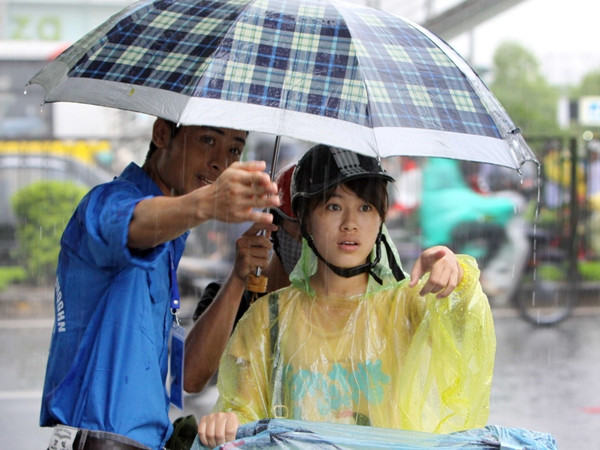 Không chỉ học giỏi, thí sinh còn phải năng động trong các hoạt động xã hội như tham gia tình nguyện. (Ảnh: Dương Giang/TTXVN) Tuyển sinh đại học: Hướng đến đánh giá năng lực toàn diện ảnh 2