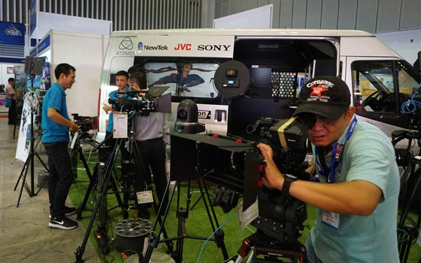 ‘Ông trùm’ Phan Quân ngồi ‘ghế nóng’ Liên hoan truyền hình toàn quốc ảnh 2