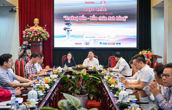 Biểu diễn nghệ thuật tái hiện lịch sử hào hùng của quân dân Truông Bồn ảnh 3