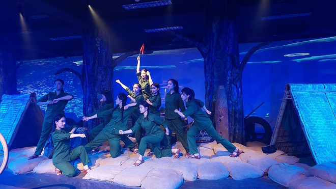 'Huyền thoại tuổi thanh xuân': Dựng sân khấu từ 5 tấn đất Đồng Lộc ảnh 1