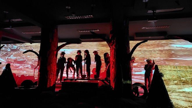 'Huyền thoại tuổi thanh xuân': Dựng sân khấu từ 5 tấn đất Đồng Lộc ảnh 6