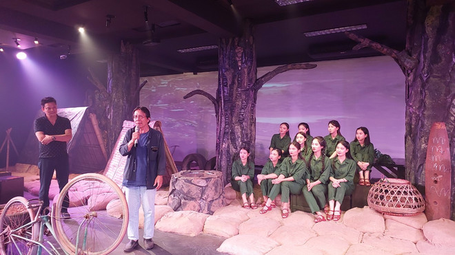 'Huyền thoại tuổi thanh xuân': Dựng sân khấu từ 5 tấn đất Đồng Lộc ảnh 2