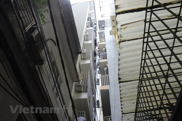 Vấn đề quản lý chung cư mini được đưa ra thảo luận tại Kỳ họp thứ 6, Quốc hội khóa XV. (Ảnh: Hoài Nam/Vietnam+) Nghị trường ‘nóng’ về vấn đề quản lý xây dựng nhà chung cư mini ảnh 1