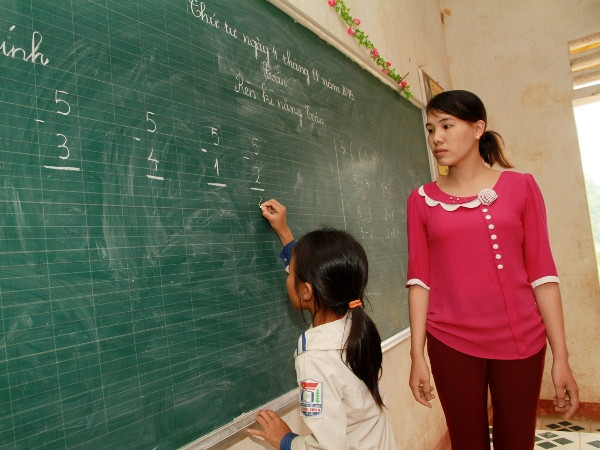 Nghề giáo không còn là lựa chọn được nhiều thí sinh ưu tiên. (Ảnh: Trung Kiên/TTXVN) Từ năm 2018 sẽ có điểm sàn riêng cho các trường sư phạm ảnh 1