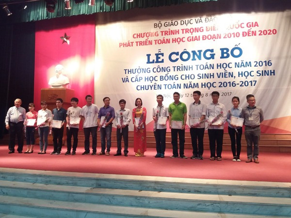 Cấp 7,29 tỷ đồng học bổng cho 185 sinh viên, học sinh giỏi toán ảnh 1