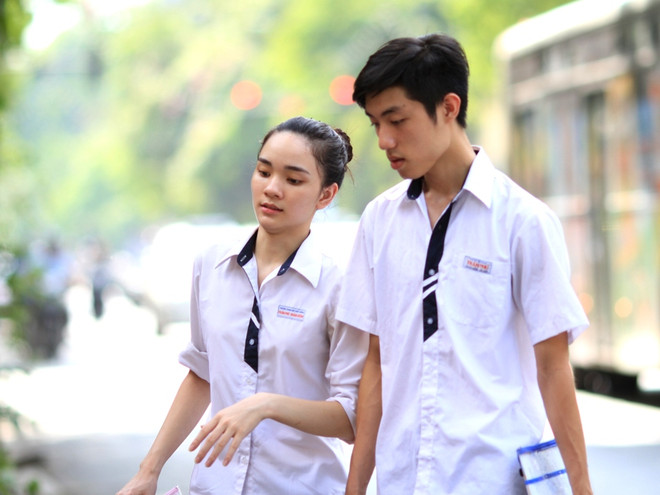 Thí sinh than đề thi môn vật lý dài, lý thuyết khó “nhằn” ảnh 1