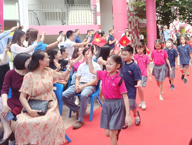 Cả nước tưng bừng chào mừng khai giảng năm học mới ảnh 1