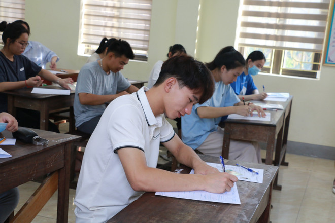 Thí sinh dự thi tốt nghiệp trung học phổ thông. (Ảnh: Bích Huệ/TTXVN) Tuyển sinh Đại học 2023: Xác nhận nhập học đến 17 giờ ngày 8/9 ảnh 1