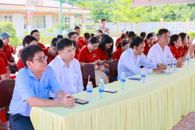 Thiếu giáo viên khắp cả nước, ngành giáo dục chật vật đổi mới ảnh 1