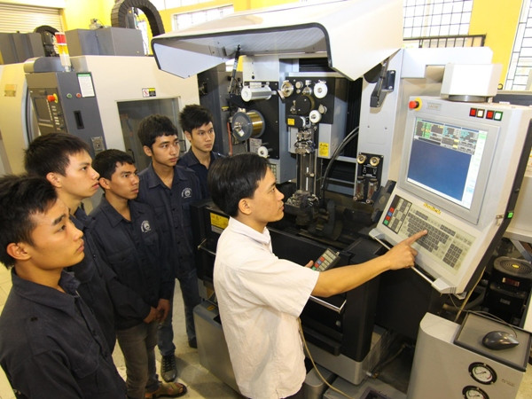 Trường trung cấp chuyên nghiệp dạy nghề cho học sinh phổ thông ảnh 1