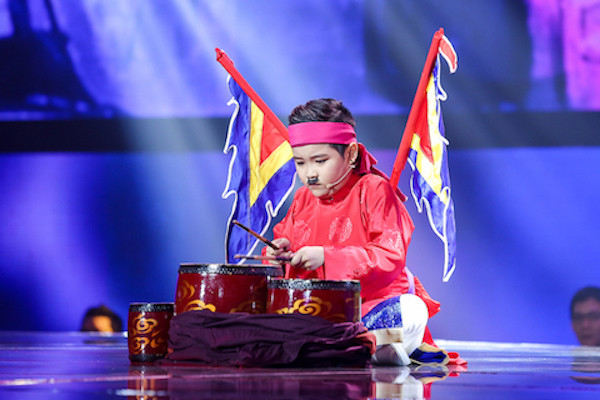 Giọng hát Việt nhí 2016: "Chiến binh" đa năng Trịnh Nhật Minh lên ngôi ảnh 2