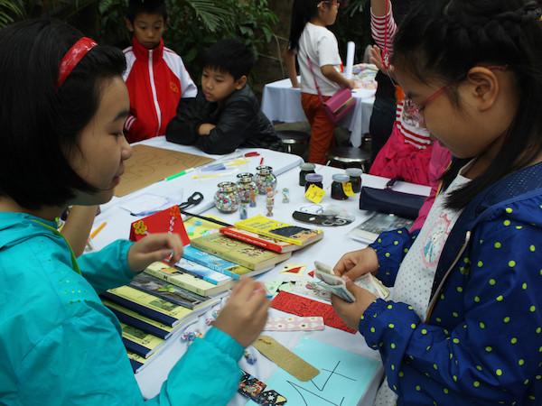 Phiên đấu giá độc đáo của "mọt sách" nhí Thủ đô vì bạn bè Phú Thọ ảnh 2