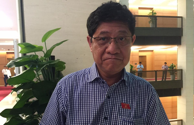 Chụp ảnh phản cảm ở hồ sen: Giáo dục giới trẻ theo hướng nào? ảnh 2