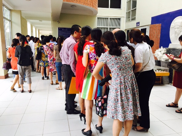 Phụ huynh chen nhau, trường Lương Thế Vinh bán hết 1.600 hồ sơ ảnh 1