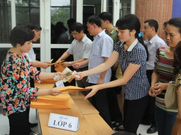 Phụ huynh chen nhau, trường Lương Thế Vinh bán hết 1.600 hồ sơ ảnh 2