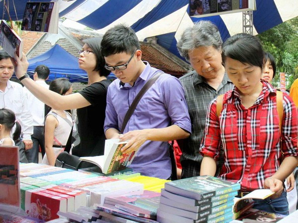 Phát hành sách đã có quyết định thu hồi, một nhà sách bị phạt nặng ảnh 1