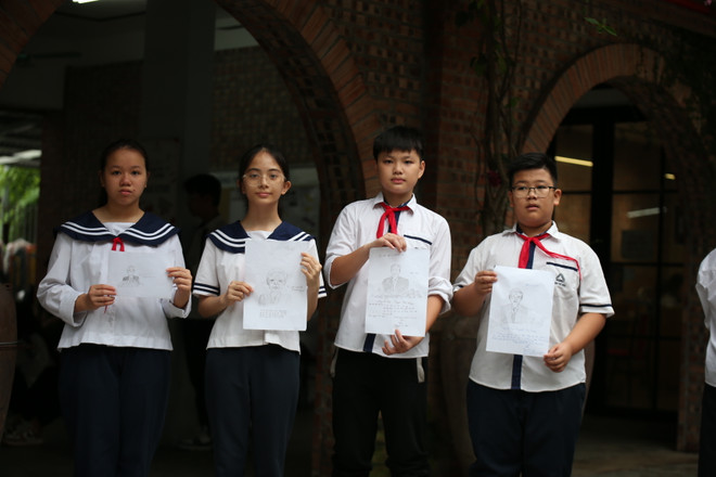 ... hay qua những bức chân dung được vẽ bằng tất cả tấm lòng của thế hệ trẻ. (Ảnh: NTCC). BS1R9889.JPG