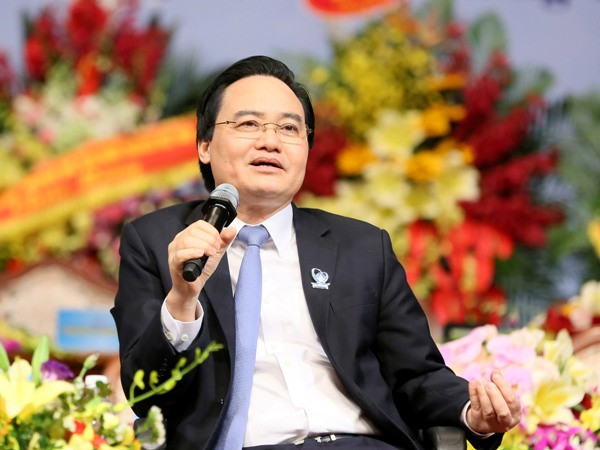 Sinh viên chất vấn Bộ trưởng Bộ Giáo dục và Đào tạo ảnh 1